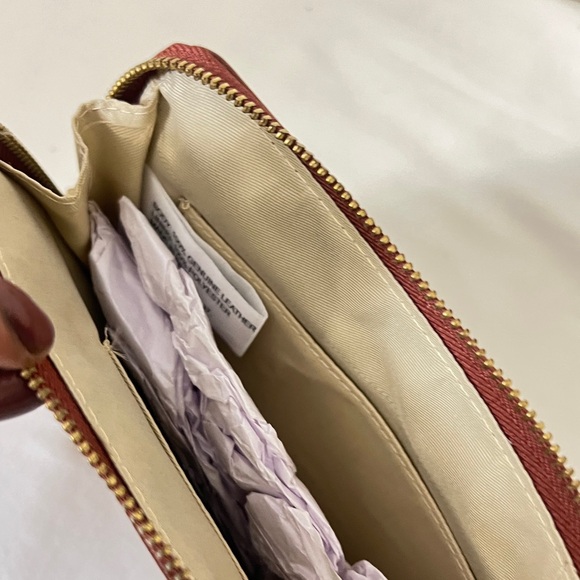 Lucky Brand Genuine Leather Ladies zip up wristlet Brown